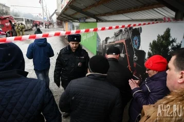 Фото: В связи с пожаром в «Зимней вишне» в МЧС по Кемеровской области открыта «горячая линия» 1