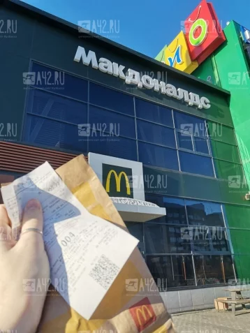 Фото: Второй день пошёл: кемеровские рестораны McDonald’s остаются открытыми для посетителей 1