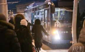Кемеровчан развезут по домам в новогоднюю ночь: опубликован график работы автобусов