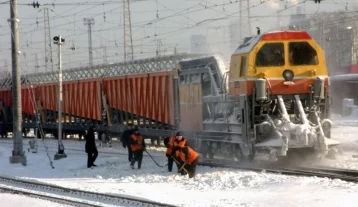 Фото: В Кузбассе загорелся снегоуборочный поезд 1