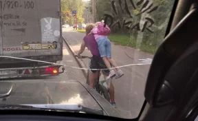 Кемеровчанку оштрафовали за опасный способ перевозки ребёнка на велосипеде