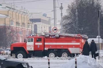 Фото: Соцсети: в кемеровском доме загорелся мусоропровод 1