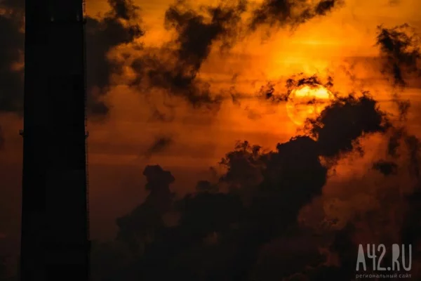 Эколог рассказал о последствиях пожара на НПЗ в Туапсе для здоровья людей