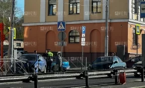 Очевидцы сообщили о жёстком ДТП на перекрёстке проспекта Шахтёров в Кемерове