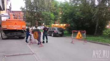 Фото: В центре Кемерова на теплотрассе обнаружили повреждение 1