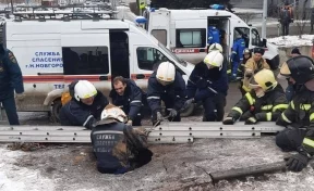 В Нижнем Новгороде мужчина сократил путь и провалился в 10-метровую яму