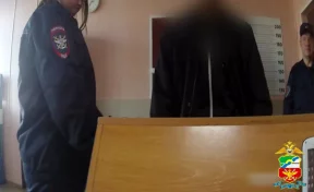 Кузбассовец попытался дать взятку полицейскому и был взят с поличным