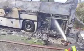 В МЧС показали кадры с места тушения автобуса в Подмосковье