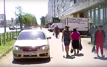 Фото: В Кемерове оштрафовали любителя ездить по тротуару на авто 1