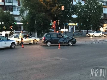 Фото: Появилось видео момента ДТП с мотоциклом и LADA Kalina в Кемерове 1