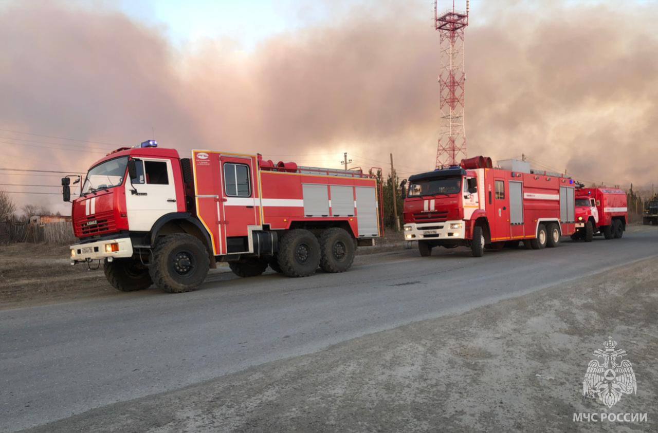 В посёлке на Урале огонь распространился на 50 строений. Введён режим ЧС