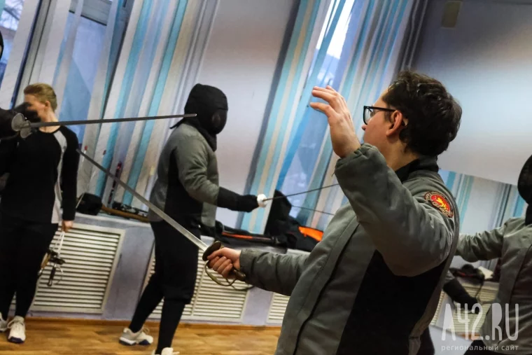 Фото: Сталь, пот и семья: зачем взрослые люди с ипотекой берут в руки меч 6