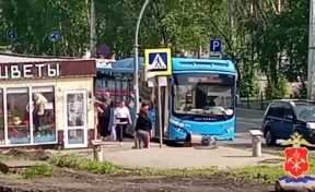В Новокузнецке 8-летняя девочка ушла из дома: её случайно нашли в автобусе