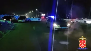 Фото: В Кузбассе пьяная женщина за рулём Toyota Land Cruiser врезалась в ВАЗ: возбуждено дело 1