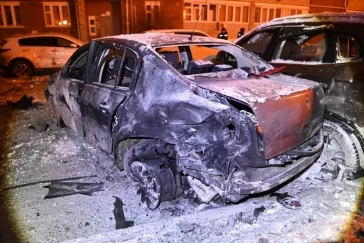 Фото: Два человека получили ранения после ночного обстрела Белгорода, повреждены более 30 автомобилей 2