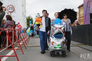 Фото: Акула и экомобиль: в Кемерове состоялся парад колясок 2