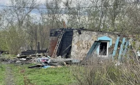 Поджёг дом, угрожал убийством: жителя Кузбасса обвиняют в двойном преступлении