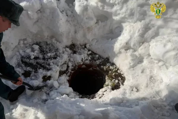 Ребёнок упал в канализацию в Чебоксарах