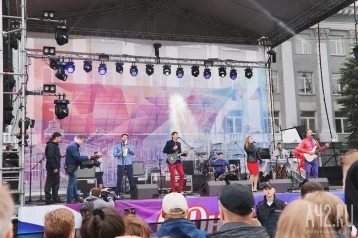 Фото: На площади Советов в Кемерове начался концерт с участием звёзд 1