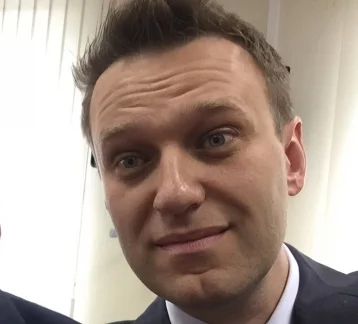 Фото: Навальный едва не оскорбил чувства петербургских верующих 1