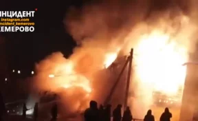 Крупный пожар в магазине в Кемерове попал на видео