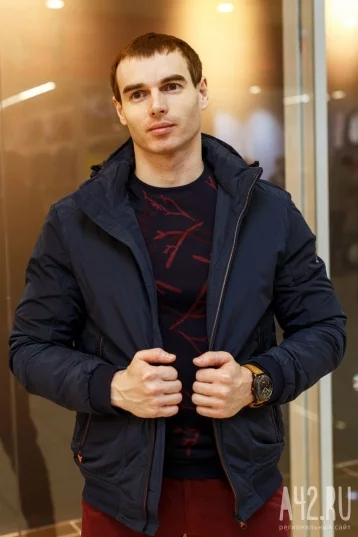 Тёмно-синяя куртка для сезонов весна и осень. Цена – от 6 500 рублей