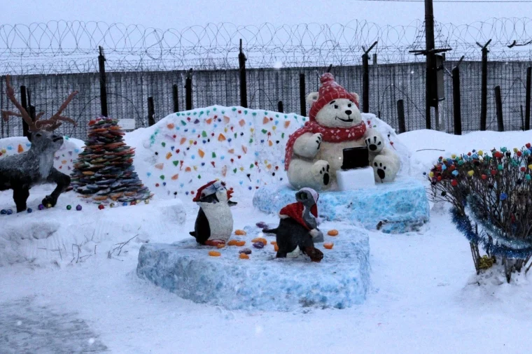 Фото: В колониях Кузбасса появились снежные герои сказок и мультфильмов 3