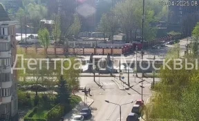 В Москве перекрыто движение по Рубцовской набережной из-за падения машины в Яузу