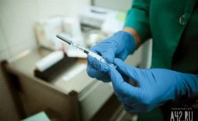 В Кремле отреагировали на информацию о «поголовной вакцинации» от COVID-19