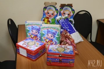Фото: Специалисты Кемеровского ЦСМ проверили качество сладких новогодних подарков 1