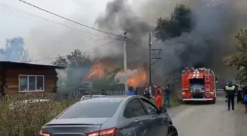 Фото: В Кемерове пожар в частном секторе попал на видео 1