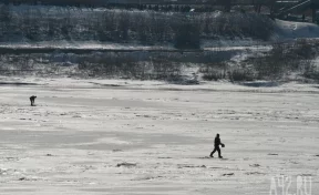 Отец и сын ушли под лёд во время рыбалки в Бурятии