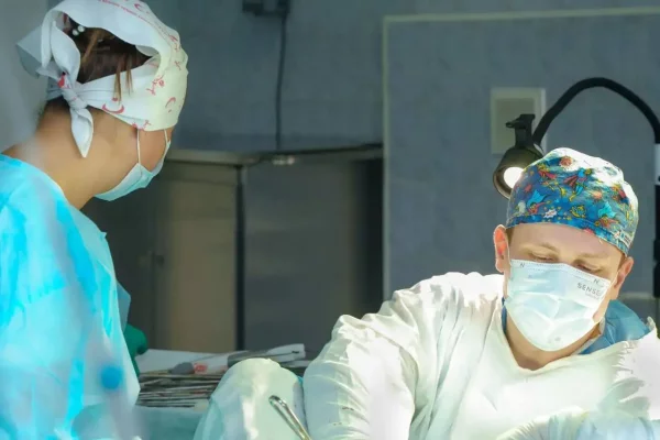 Редкий случай: в Кемерове медики избавили 66-летнюю женщину от гигантской опухоли весом 5 кг