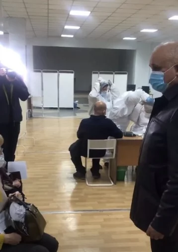 Фото: Сергей Цивилёв снова проверил ситуацию с очередями в поликлинике Кемерова 1