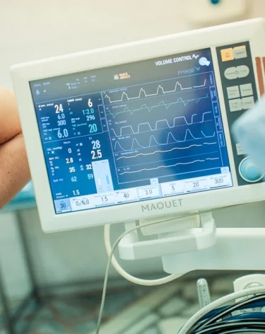 Минздрав прокомментировал случай с пациентом, которому вместо опухоли удалили зубы