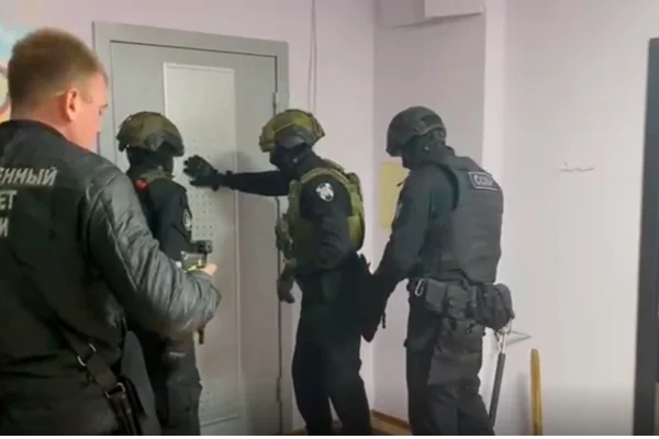 В Кузбассе замглавы города, председателя КУМИ и двух директоров задержали за махинации с жильём для детей-сирот