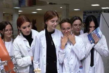 Фото: КемГМУ Минздрава России встречает школьников 5