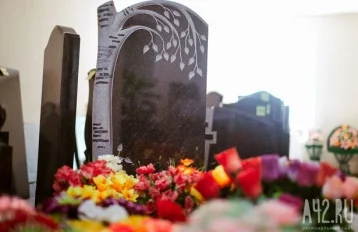 Фото: Неизвестные вандалы осквернили могилу на кладбище в Кузбассе 1