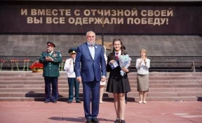 «Получили праздничную стипендию и памятные часы»: глава Кузбасса поздравил выпускников губернаторских кадетских школ