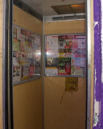 В многоэтажке Пскова сорвался лифт, в котором находилась мать с тремя детьми