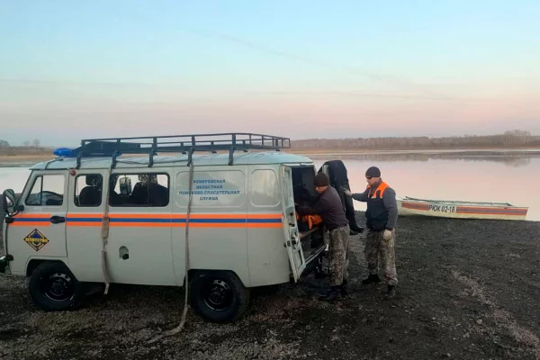 В Кузбассе мужчина и женщина сели на мель во время сплава на лодке по Томи