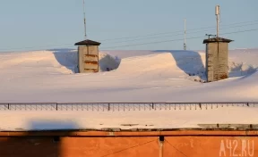 В Новокузнецке два человека погибли во время очистки крыш от снега