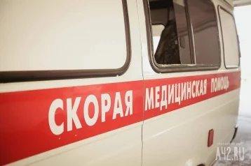 Фото: Соцсети: в Кузбассе в многоэтажке обнаружили девушку с ножевым ранением  1