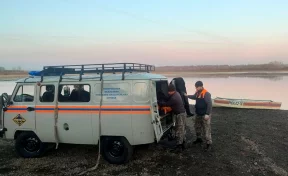 В Кузбассе мужчина и женщина сели на мель во время сплава на лодке по Томи