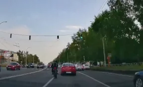 В Кемерове бесправник на мощном электромопеде устроил гонки с полицией