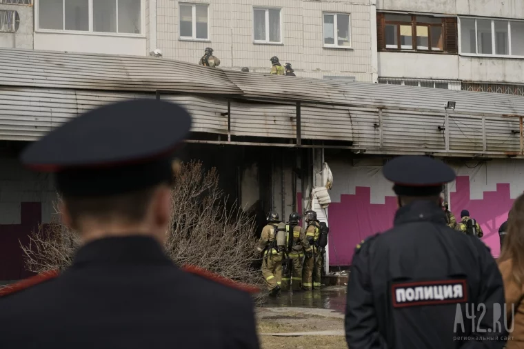 Фото: Тушили больше часа: серьёзный пожар на проспекте Ленина в Кемерове 14