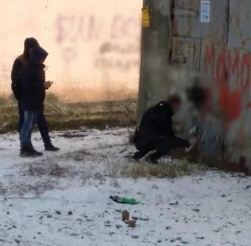 Фото: В Кузбассе задержали подростков, наносивших на фасады зданий адреса наркосайтов 1