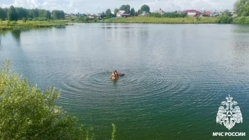 Фото: В Кузбассе двое детей пошли ко дну пруда на самодельном плоту 1