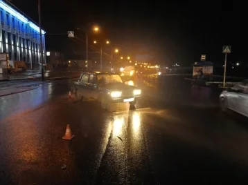 Фото: В Кемерове водитель ВАЗа сбил пешехода 1