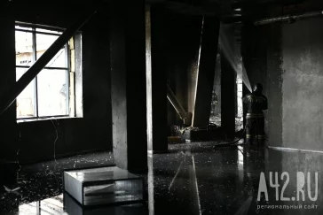 Фото: В МЧС рассказали подробности пожара в строящемся ледовом дворце «Кузбасс» 2